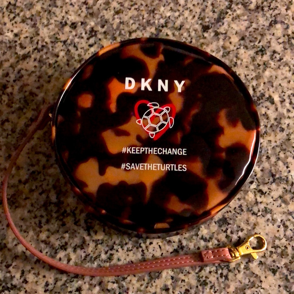DKNY CHANGE PURSE WITH 2 Disney Tsum Tsum & one Ty mini owl.